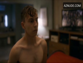 KEIR GILCHRIST NUDE/SEXY SCENE IN ROOM 104