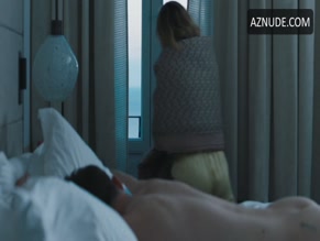 LEO WOODALL NUDE/SEXY SCENE IN THE WHITE LOTUS