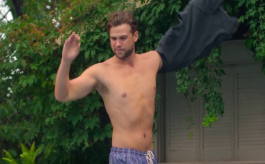 LEO WOODALL NUDE/SEXY SCENE IN VLADIMIR