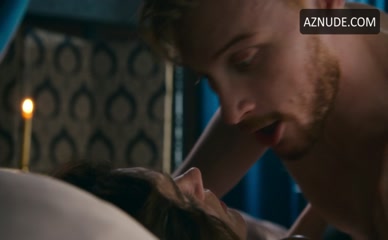 MAX PARKER NUDE/SEXY SCENE IN BLOOD, SEX & ROYALTY