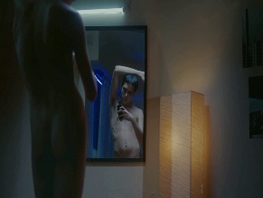 MAX SUEN NUDE/SEXY SCENE IN A FEW FEET AWAY