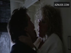 MICHAEL DOUGLAS NUDE/SEXY SCENE IN FATAL ATTRACTION