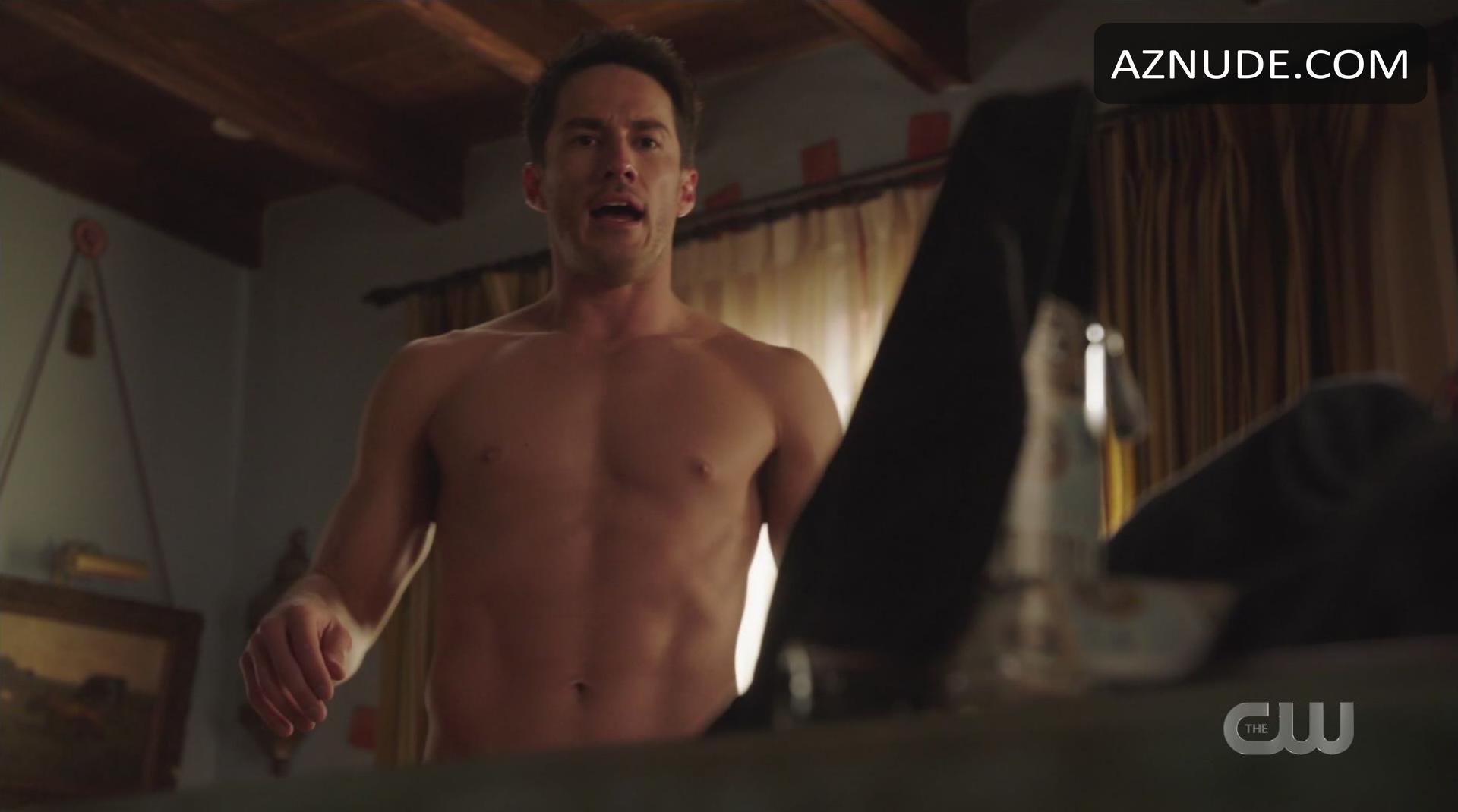 Michael trevino gay nackt