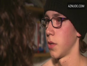 MIKE BAILEY NUDE/SEXY SCENE IN SKINS
