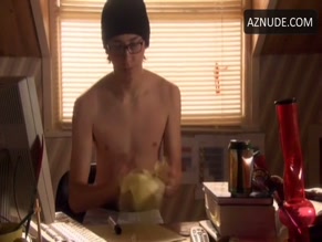 MIKE BAILEY NUDE/SEXY SCENE IN SKINS