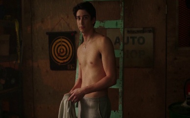 MILO MANHEIM NUDE/SEXY SCENE IN SCHOOL SPIRITS