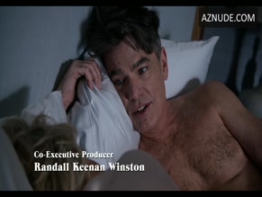 PETER GALLAGHER in GRACE AND FRANKIE (2015)