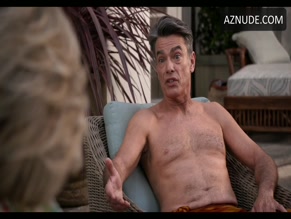 PETER GALLAGHER NUDE/SEXY SCENE IN GRACE AND FRANKIE