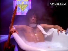 PRINCE NUDE/SEXY SCENE IN PRINCE AND THE REVOLUTION: WHEN DOVES CRY