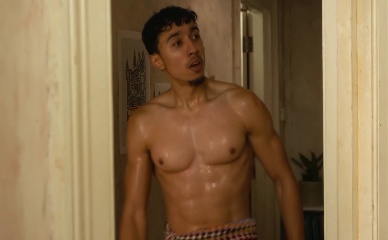 REDA ELAZOUAR NUDE/SEXY SCENE IN THE FAMILY PLAN 2