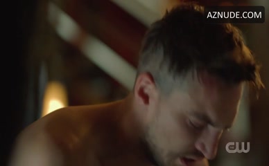 Devon Bostick Sexy Scene in The 100 - AZNude Men