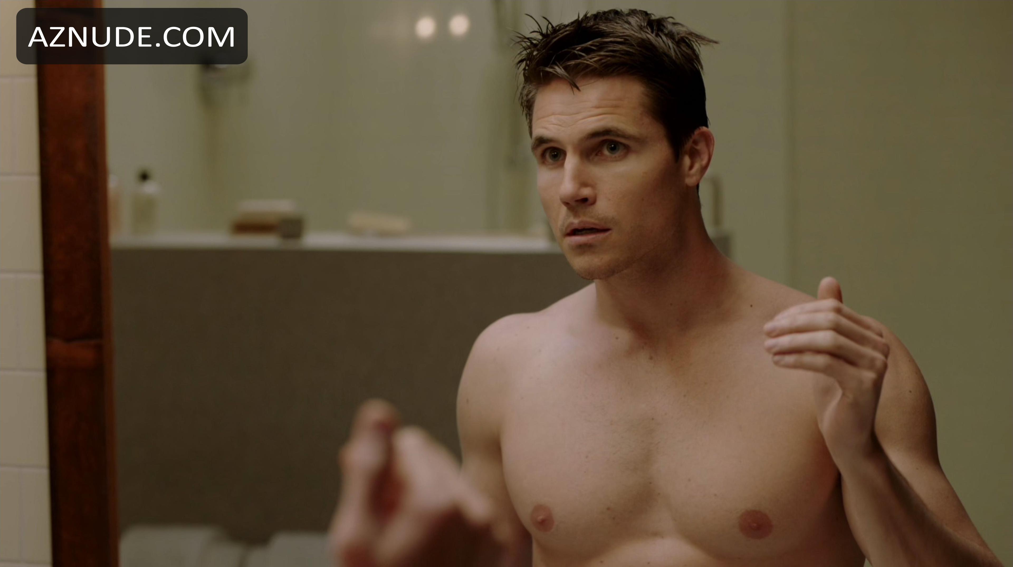 Naked robbie amell The DUFF’s