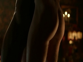 SAM REID NUDE/SEXY SCENE IN INTERVIEW WITH THE VAMPIRE