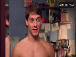TOBEY MAGUIRE NUDE/SEXY SCENE IN SPIDER-MAN