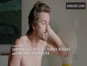 TOMAS PAIS NUDE/SEXY SCENE IN SEARCH PARTY