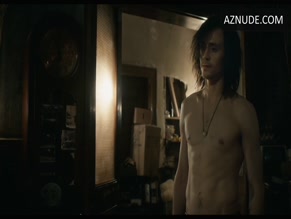 TOM HIDDLESTON in ONLY LOVERS LEFT ALIVE(2013)