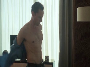 TOM HIDDLESTON in THE NIGHT MANAGER (2016)