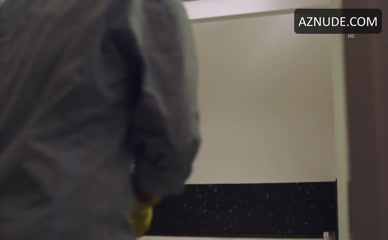 WOLFRAM KOCH NUDE/SEXY SCENE IN HIT MOM: MORDERISCHE WEINACHTEN