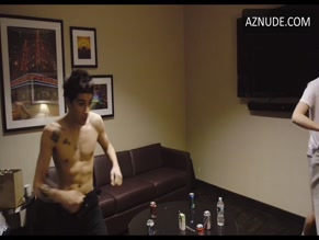 ZAYN MALIK NUDE/SEXY SCENE IN ONE DIRECTION: THIS IS US